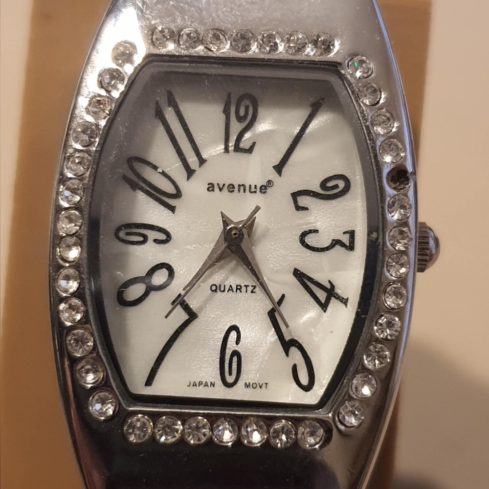 🦋10/$20🦋 Avenue Silver/MOP Rhinestone Women's Cuff Watch